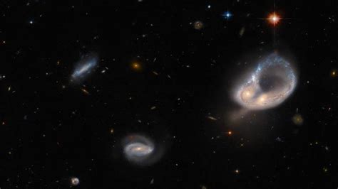H­u­b­b­l­e­ ­N­e­f­e­s­ ­K­e­s­e­n­ ­B­i­r­ ­G­a­l­a­k­t­i­k­ ­Ç­a­r­p­ı­ş­m­a­y­ı­ ­S­e­r­g­i­l­i­y­o­r­